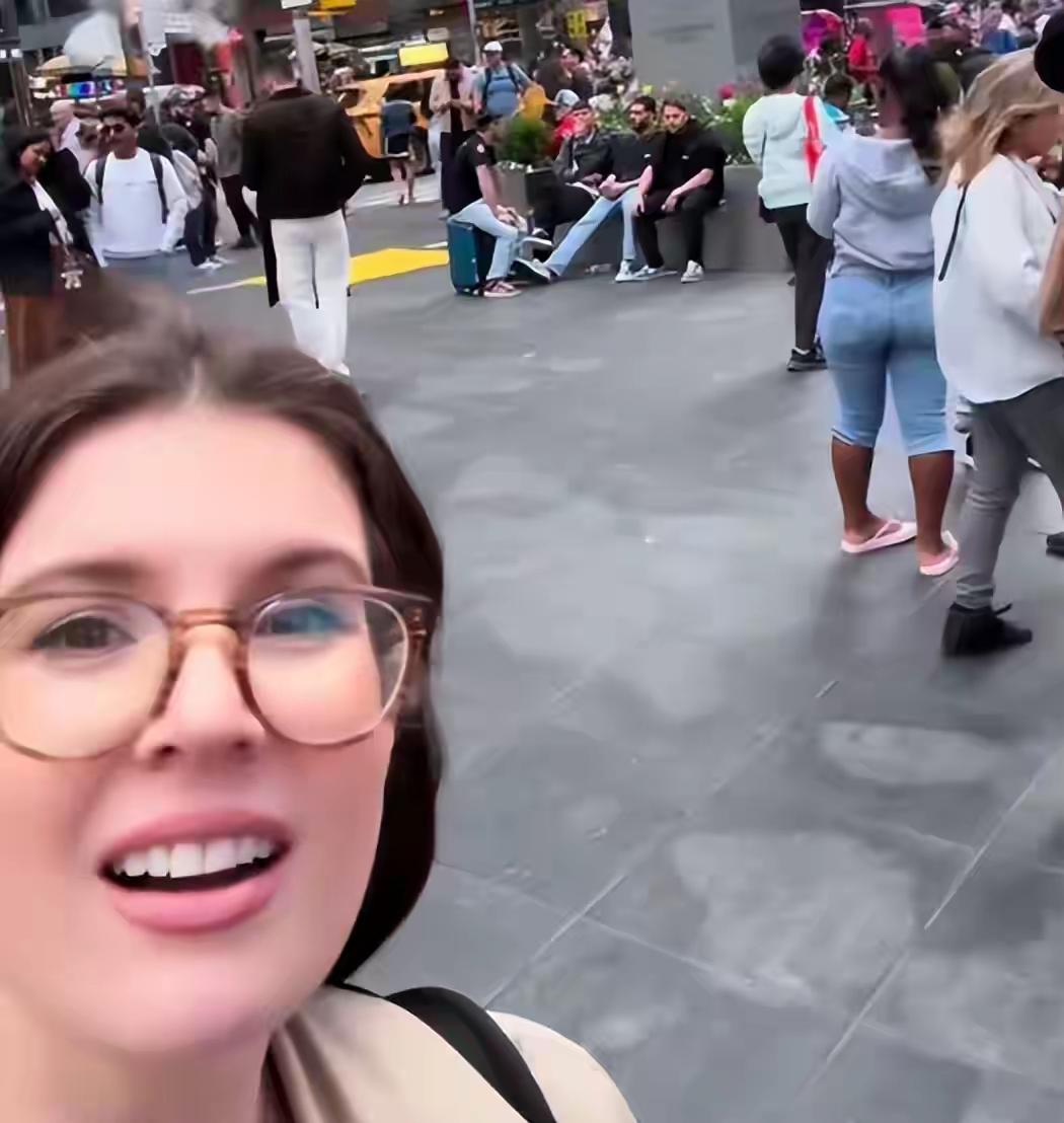 在美国，值得为这名护士的勇敢点赞！