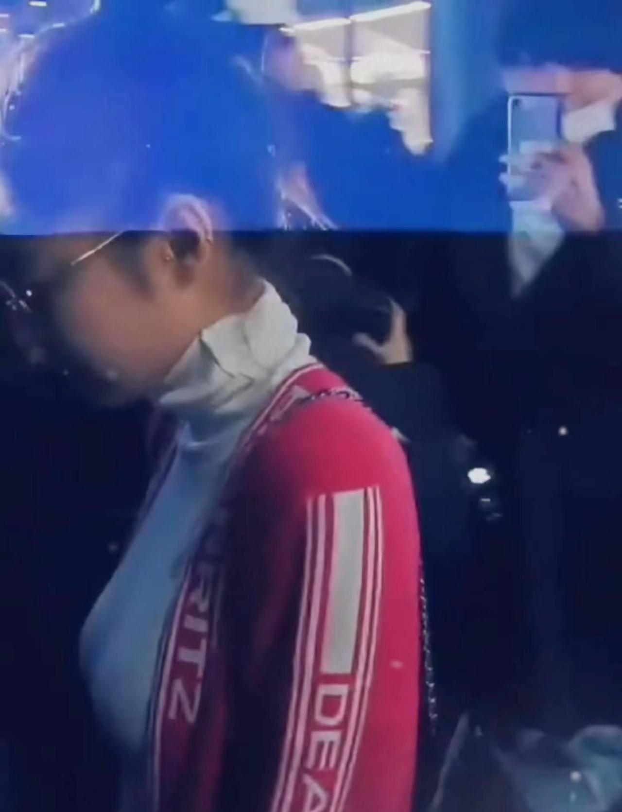 20出头的金珍妮还没走性感路线！ 金珍妮jennie 你才是镜头焦点 红衣服杀疯