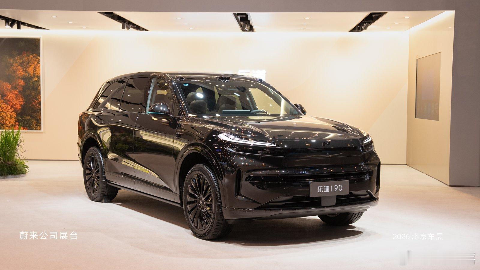 北京车展蔚来打卡｜三大品牌合体，ES9 封神，萤火虫玩疯了北京车展蔚来展台气场全