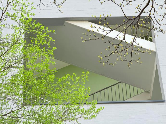 春风得意，溢出的不仅是花香，还有我们的欢声笑语！微风春意盎然 