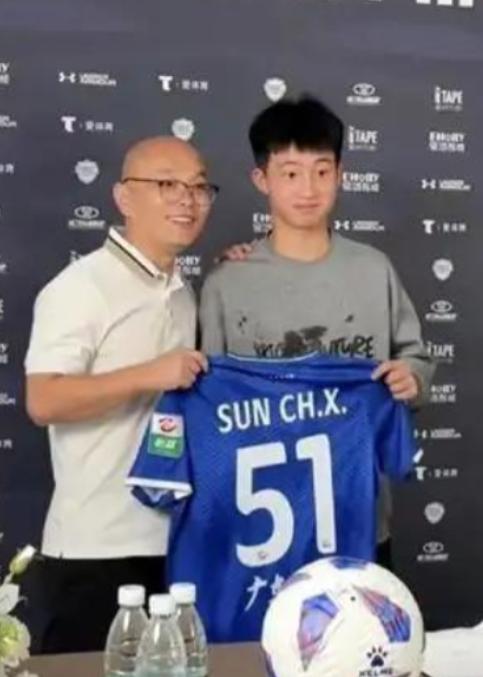 彻底闹掰了？九年无偿青训栽培，董路一句 "永不合作" 划清界限。

2026 年