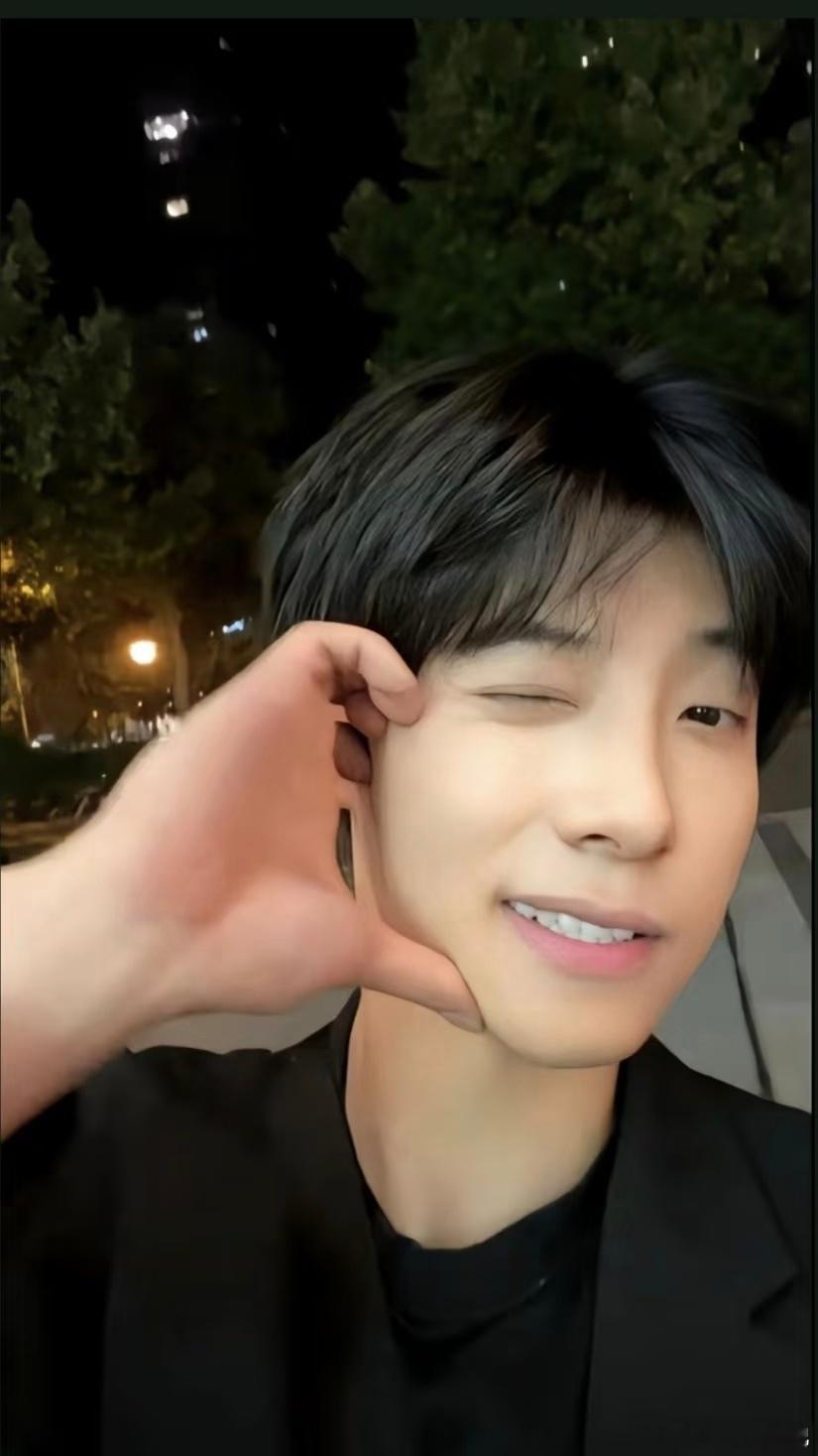 马小宇浑身上下高冷的只有外套 老父亲式的操心，霸总的外表，搞笑男的灵魂，马小宇你