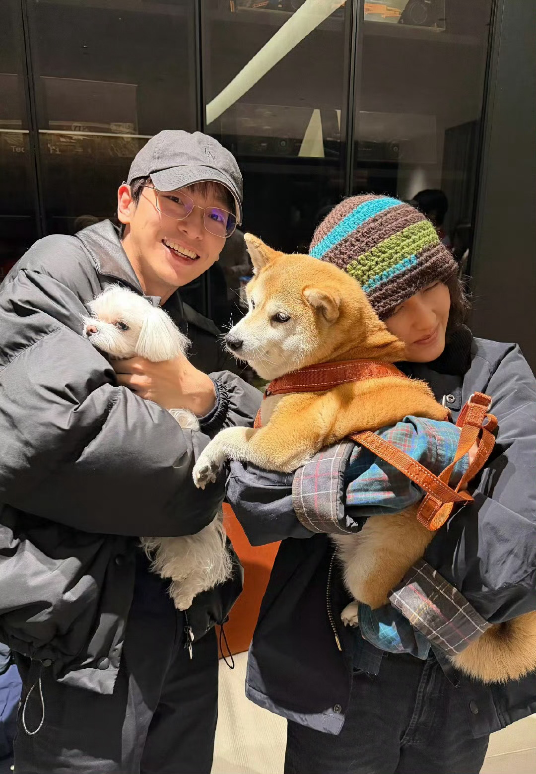 如此温馨的兄妹场面还是在上次见！ 彭昱畅你们四个当中有四个很萌