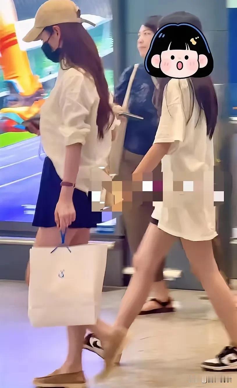 有那么一刻真想说
她俩要是真母女就好了

就不会有那么多的
是是非非和纠葛不清