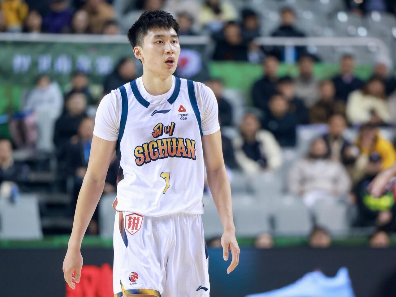 CBA签约消息：据知名篮球自媒体人导演我躺哪_basketball报道，上赛季在