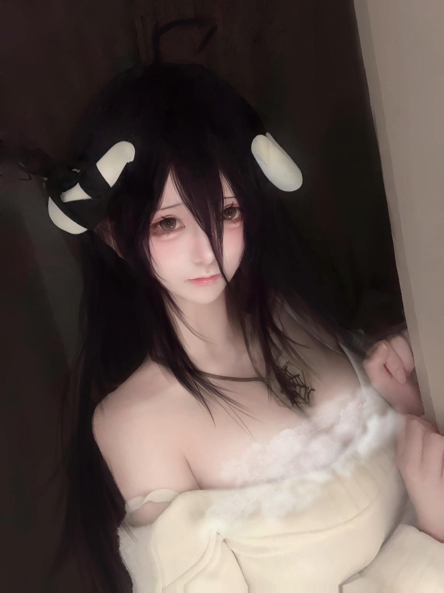 靠近我跟我的心。