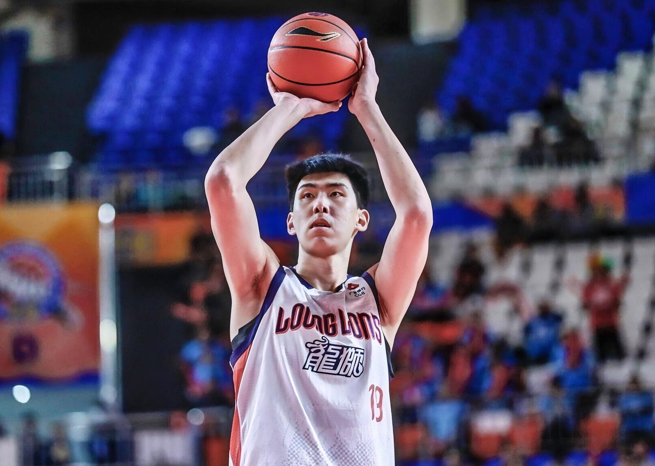 徐昕：豪哥，末节那波9-0，我连拿4分，你看我那暴扣够不够硬？￼￼你说杜指导会想