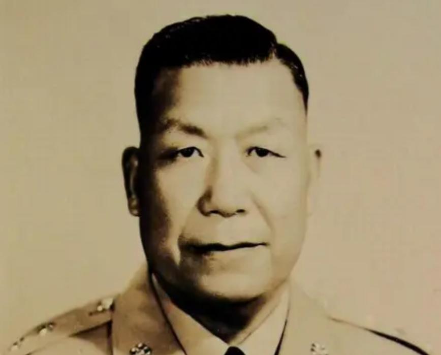 1949年蒋介石下令炸掉青岛，刘安祺表面答应，私下对亲信说：“我是山东人，老家就
