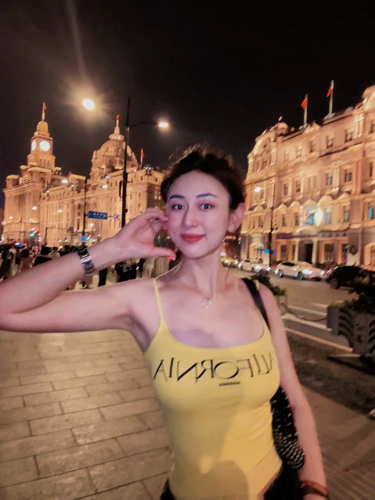 其实幸福并不在于拥有多少，而在于珍惜眼下。当我们学会知足，才能真正感受...