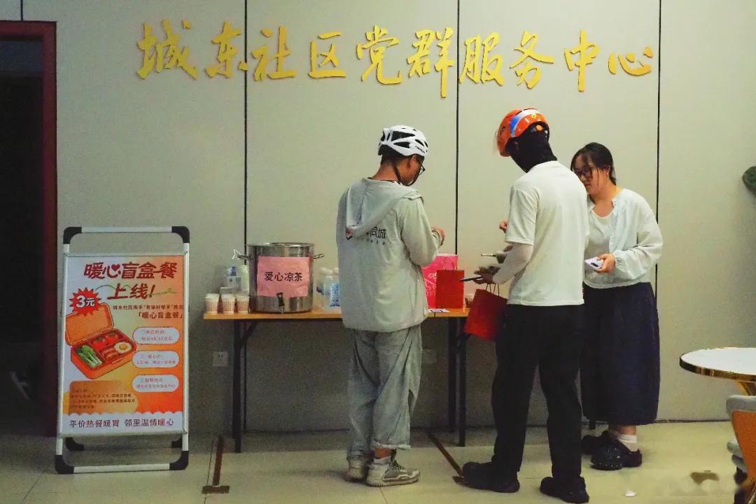 丽水松阳爱心餐藏着小城温情暖心暖胃！松阳城东社区平价爱心餐上线啦。每晚六点半，户