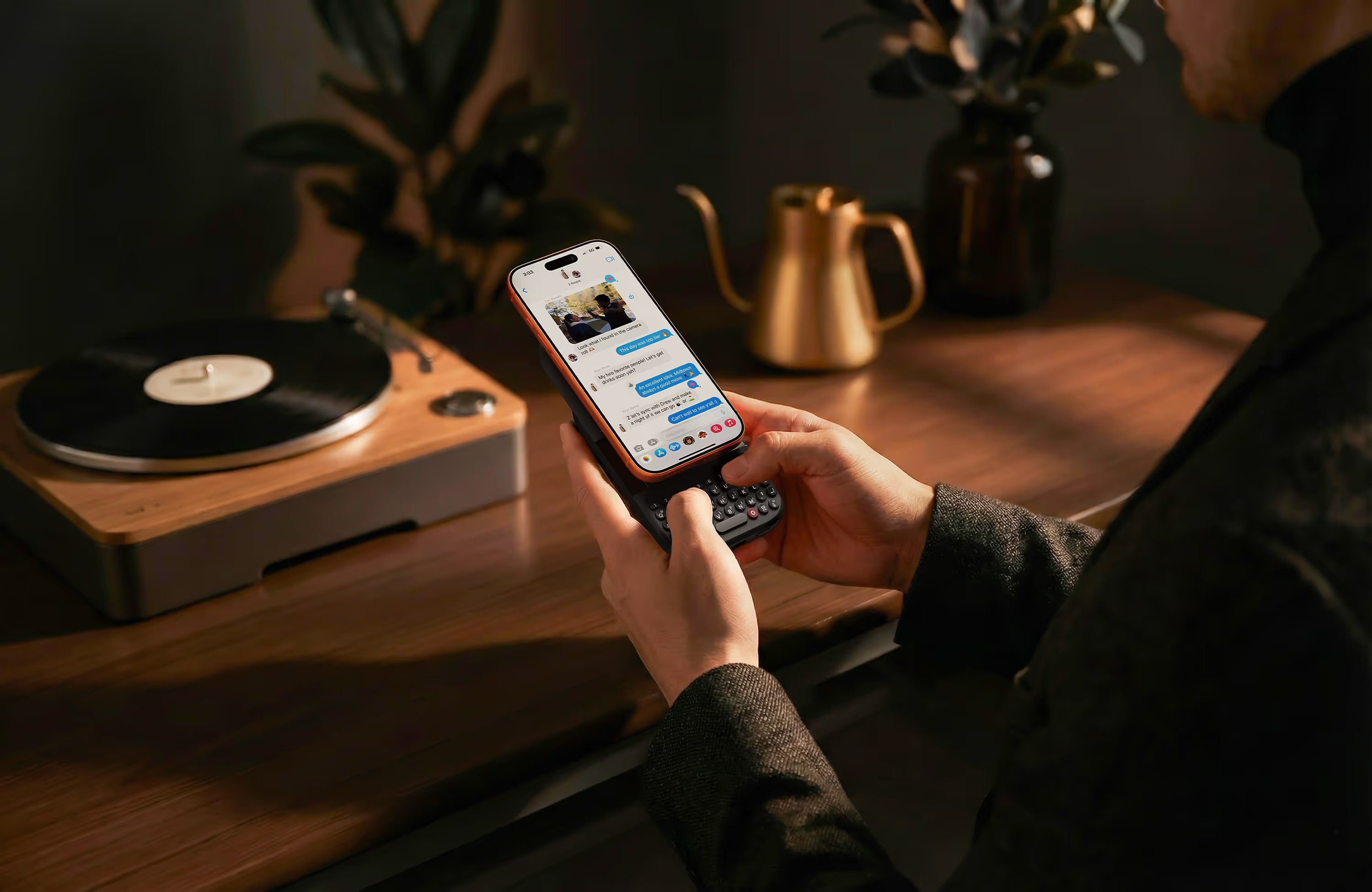 Click还推出了一款MagSafe版的iPhone键盘……售价109美元，早鸟