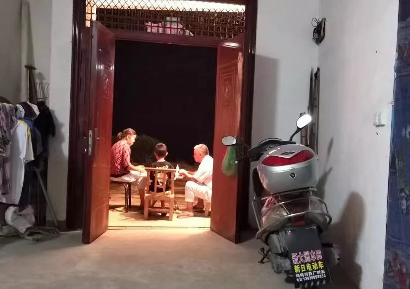 在娘家感觉到平凡的幸福
暑假带孩子回老家，到娘家带大儿子住个把星期。我什么都不用