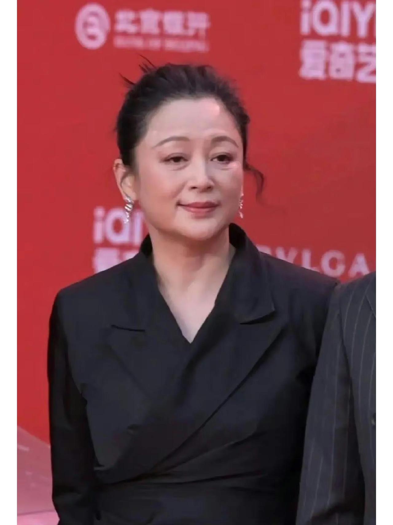 陈红一定没想到，娱乐圈是一个轮回
年轻时的陈红堪称顶级美女，身材长相均属一流，在