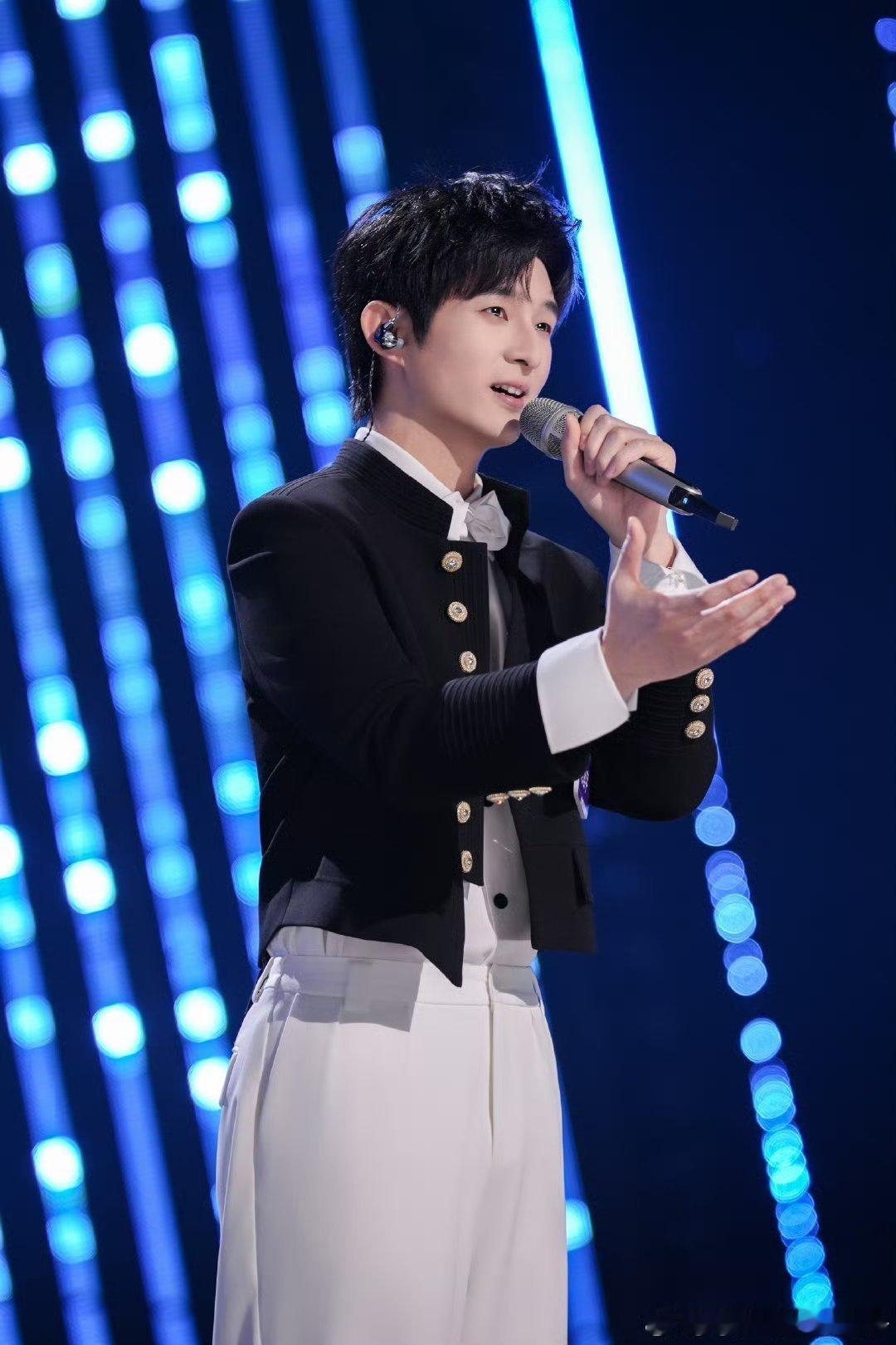 檀健次恭喜危晋宇夺冠声鸣远扬 音乐的魅力就是同频相吸！危晋宇被檀健次《Dead 