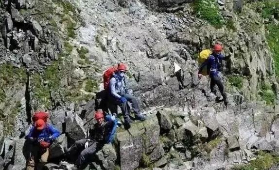 “你说上交就上交？”2002年天津一男子花了10年，捡了600多块蛟河橄榄石，专