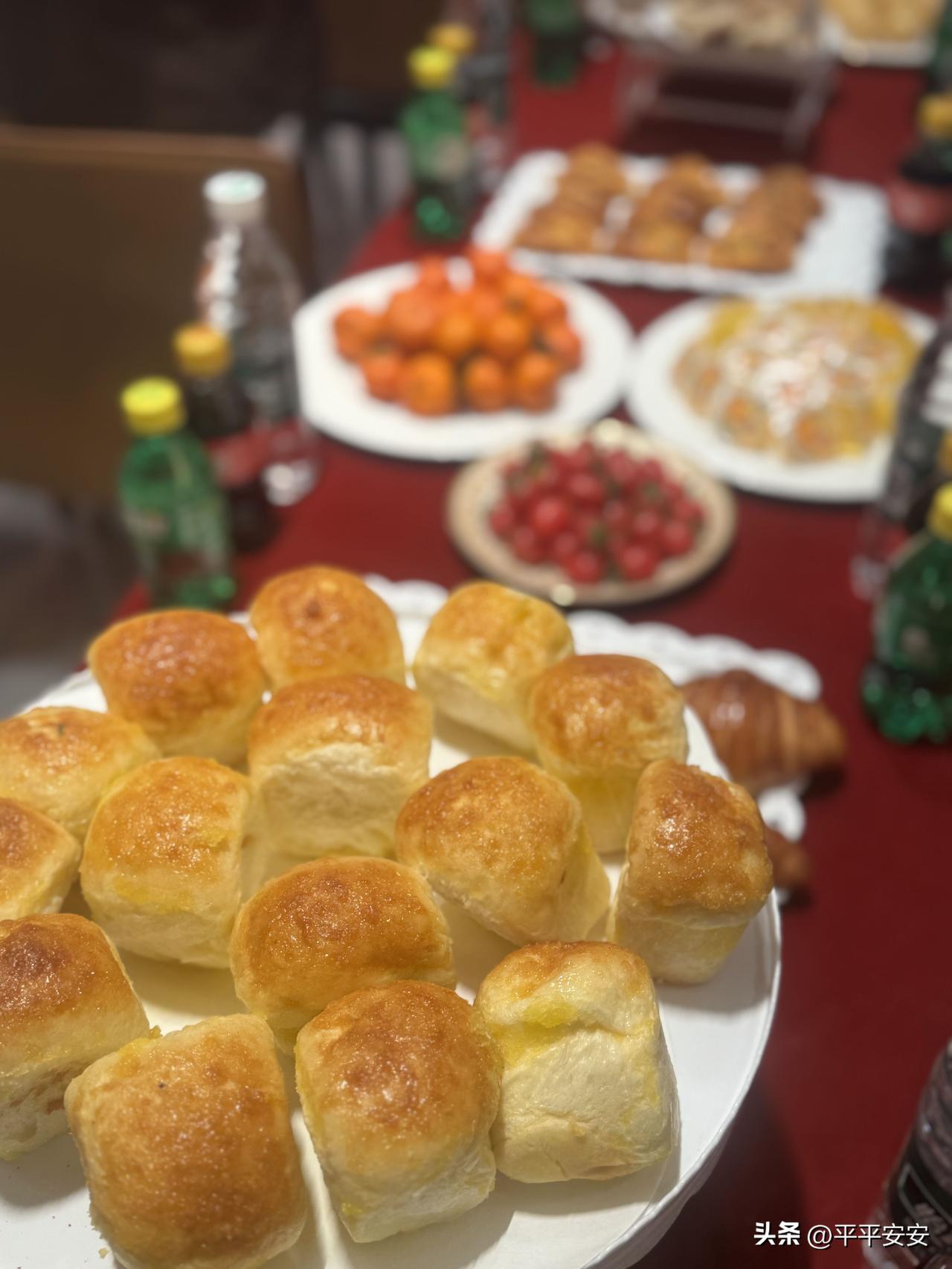 幸福藏在平凡日常里：清晨有热饭，夜晚有灯光，做事有热爱，生活有期待。有一份能安身