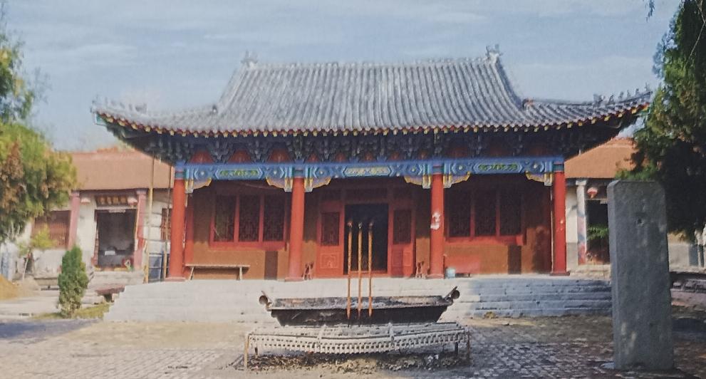 单县三官庙
三官庙坐落在单县北城办事处三官庙村内，始建于唐朝。原有山门三间、大殿