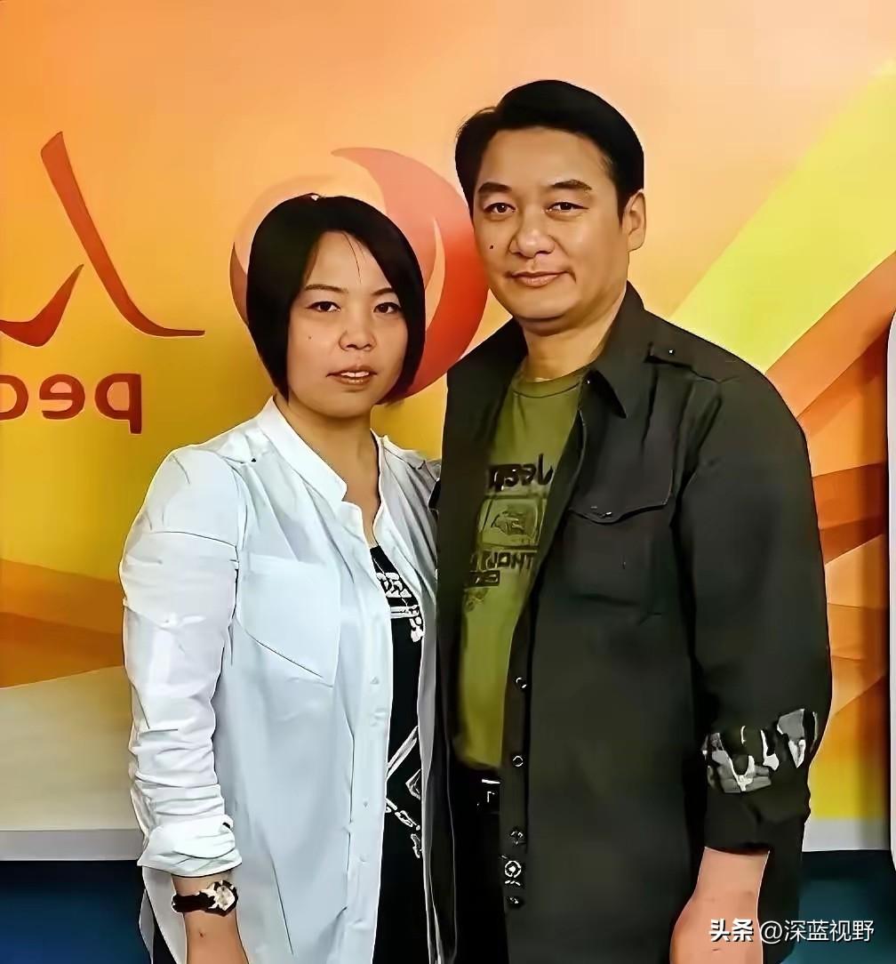 1985年，安徽21岁战士壮烈牺牲，战友方海鹰放弃上军校，替他尽孝，父母感动得泪