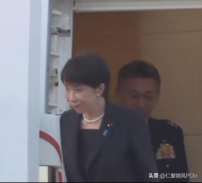 打脸现场？高市早苗访美归国，脸上笑容瞬间消失！
 
刚下飞机那刻，脸色真的藏不住