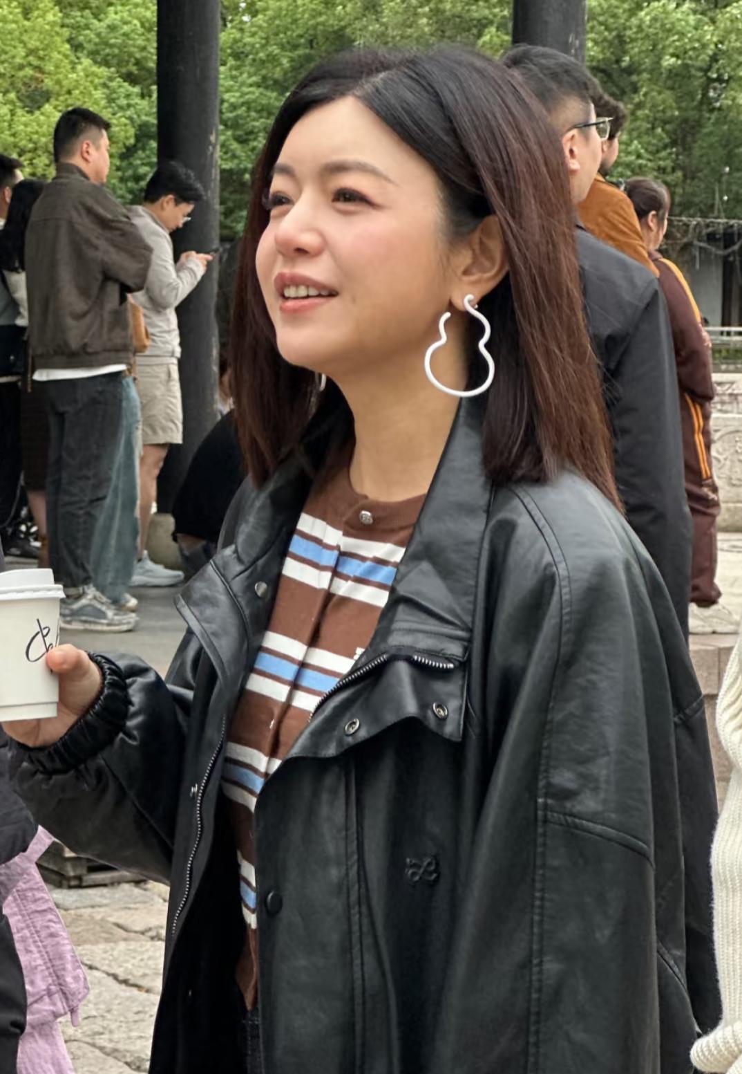 乌镇戏剧节又看到了陈妍希！甜妹的“中年松弛感”好真实
 
谁懂啊！乌镇又遇陈妍希