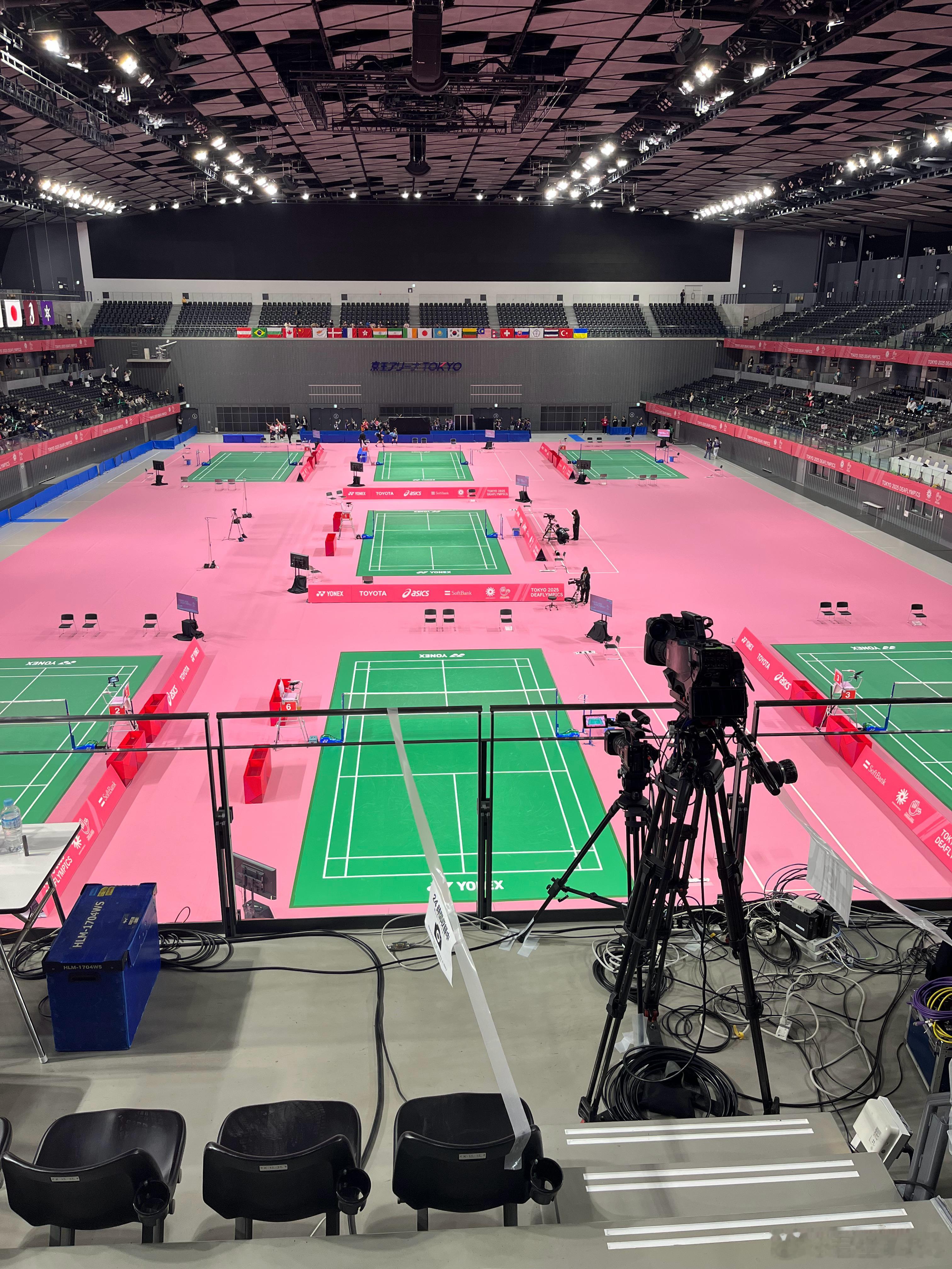 难得有几对中国选手（包括对面的），说夺冠了能听听歌，结果最后全输了。 