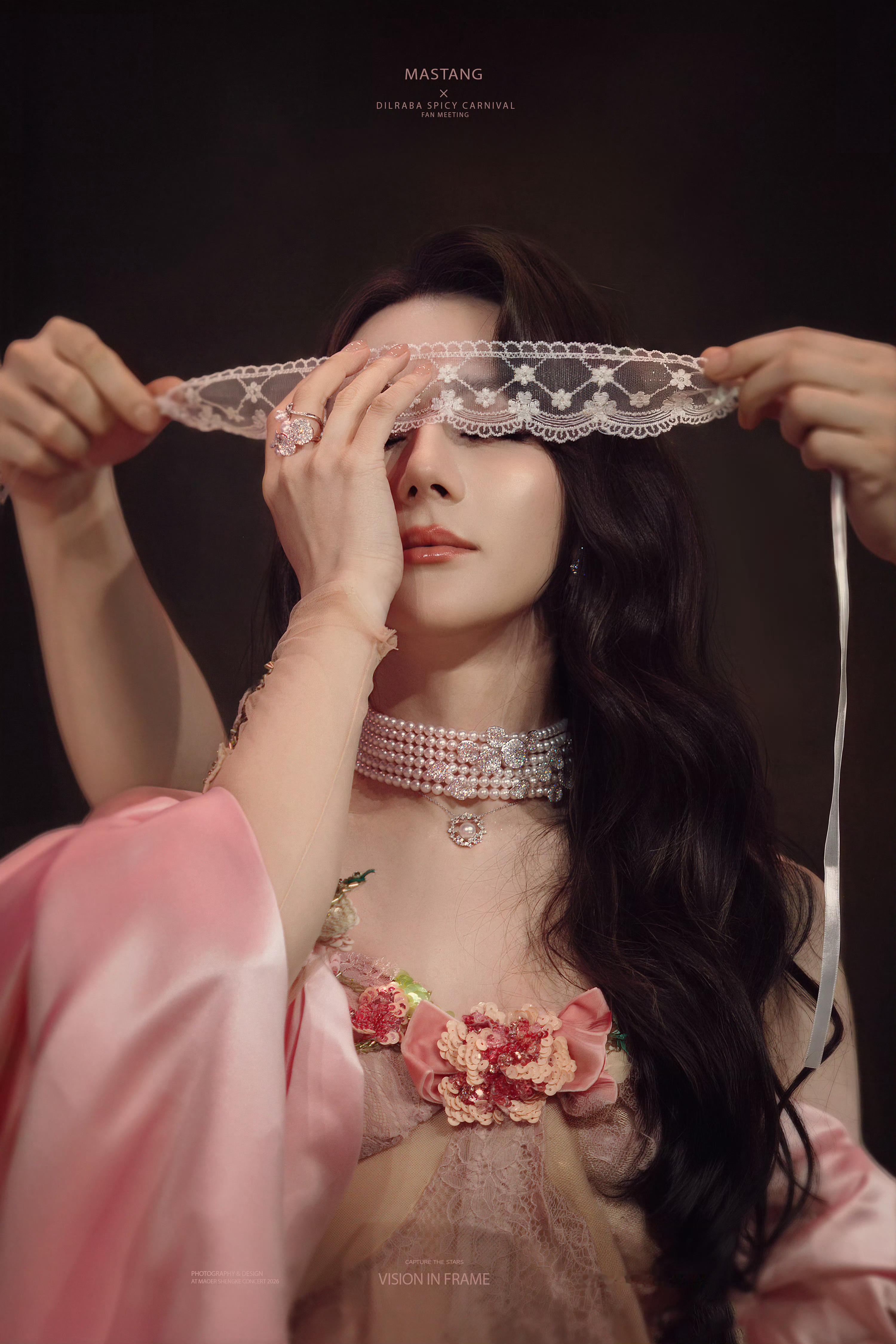 太神了这一张好像电影海报，给女王加冕👸 ​​​