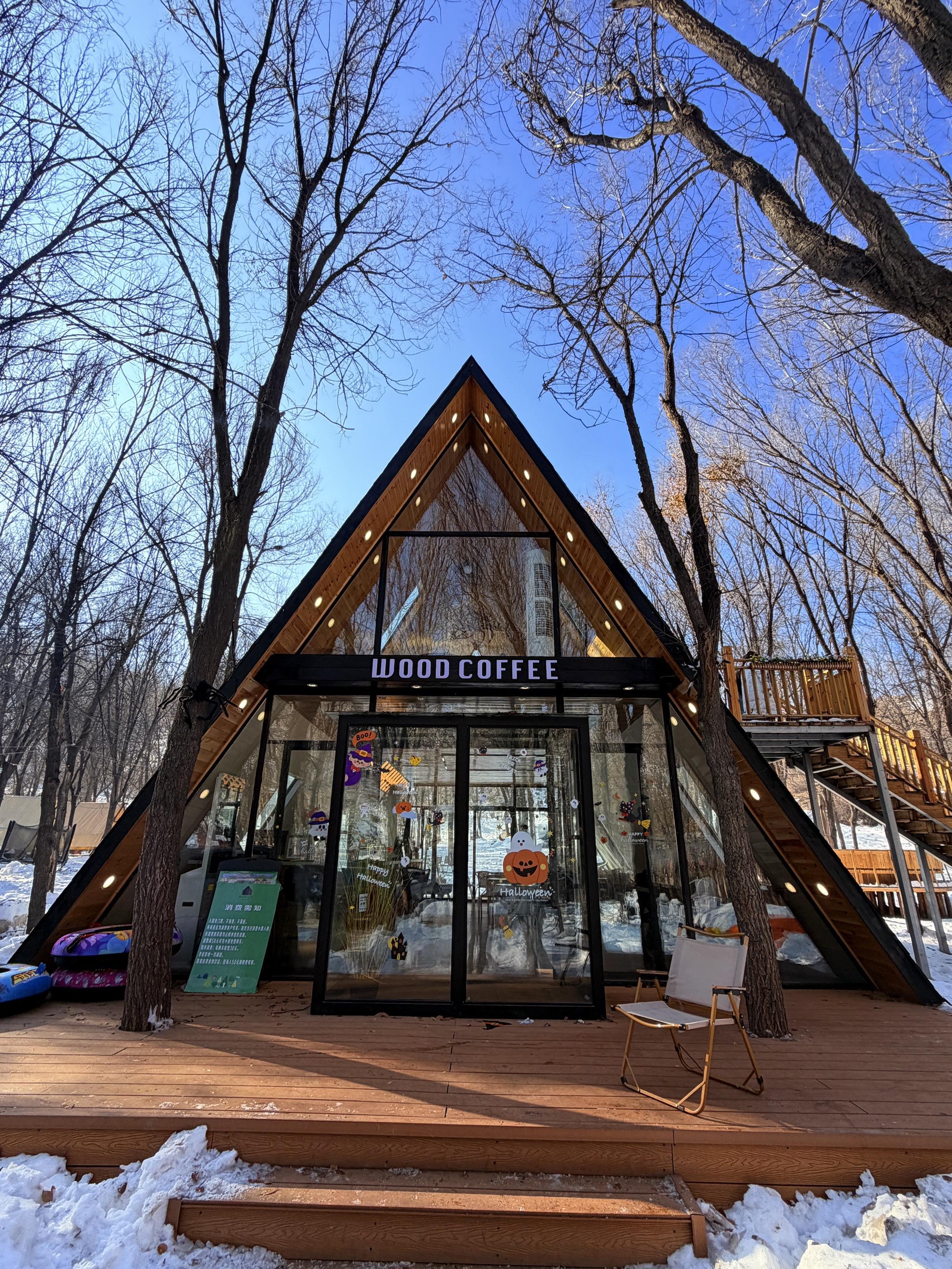 其实并不存在不精彩的人生 结局总归是相同的 无论让我们选择哪条走廊 最...