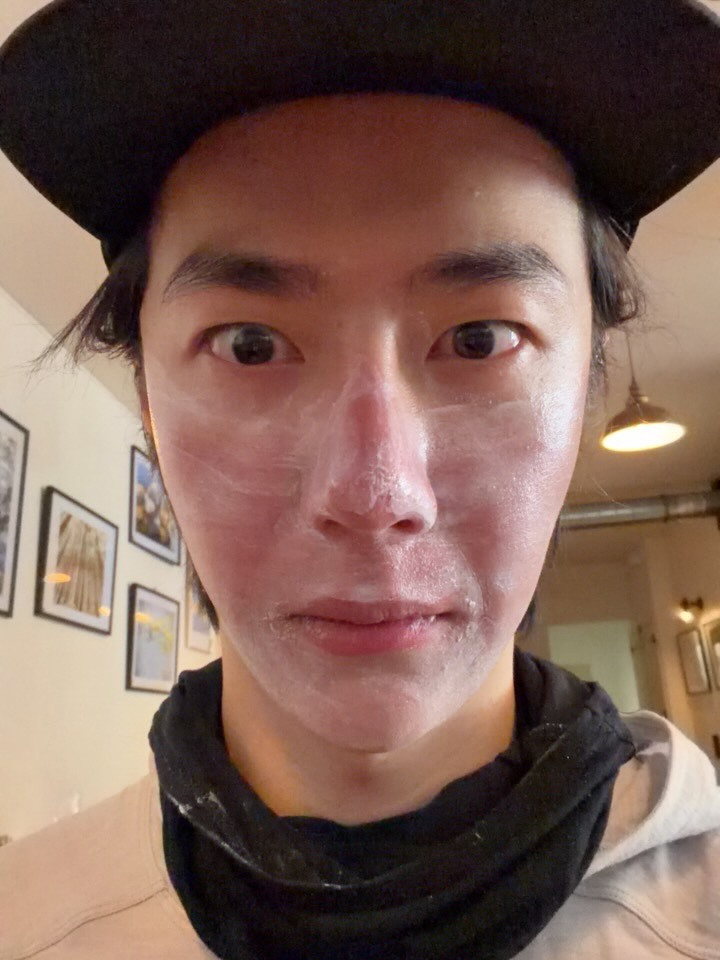 王一博晒了好多自拍王一博晒伤 爽！王一博晒了好多自拍，还是素颜！ ​​​
