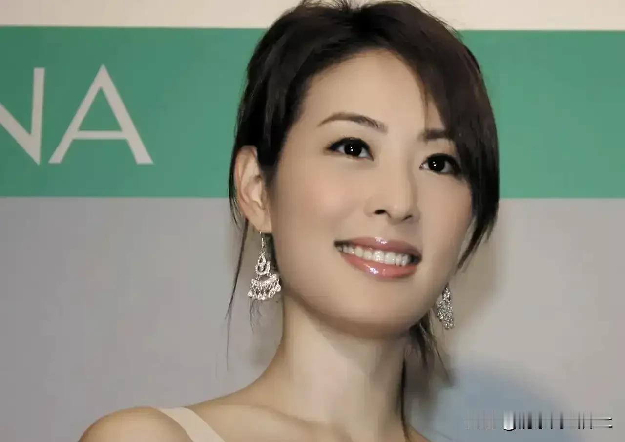 周玉蔻真是毒奇葩！

台独民进党中的老女人真的让人大开眼界，那个周玉蔻一个回马枪