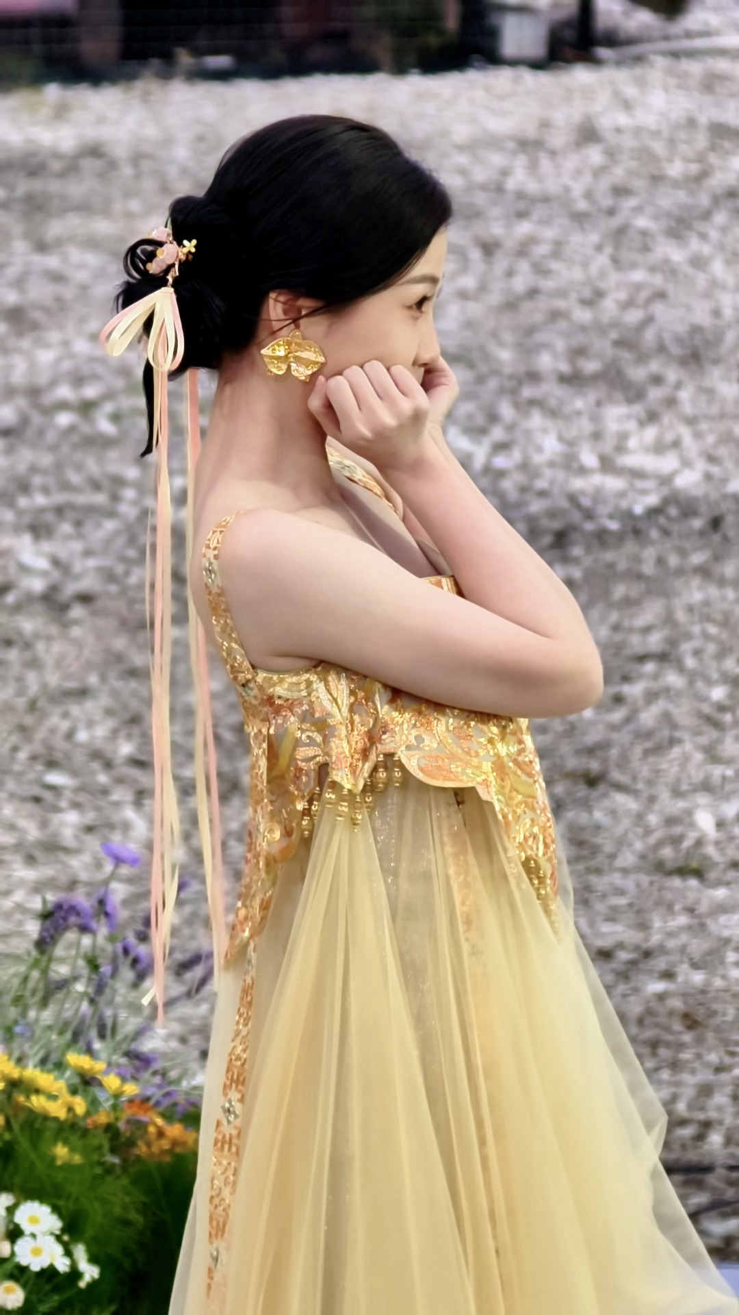 系妙妙神哇🫶你们知豆这个托脸有多萌不🥺 虞书欣迎面而来的朝气虞书欣穿运动鞋走