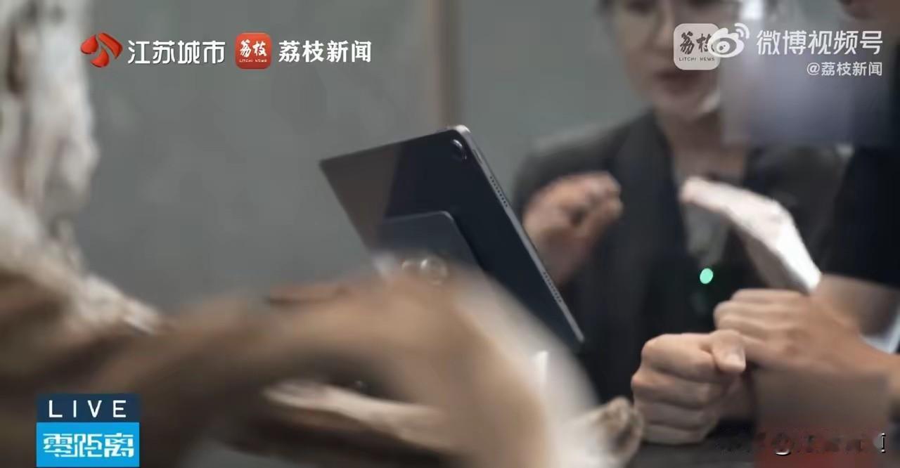 “这就是‘一道旧疤吃遍百家酒店’的代价！” 一道陈年旧伤，被他硬生生开发成了“现