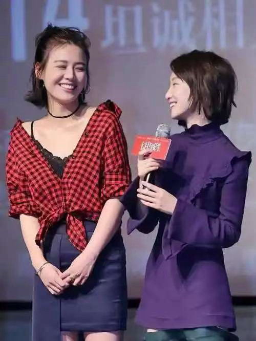 周冬雨亮相马思纯新片首映马思纯每次被喊东玉都想到冬雨 周冬雨说“我以为是爱情片，