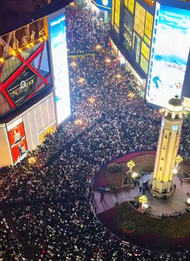 AI说这些地方房价会涨。
未来三年，
“涨”是结构性的，只属于少数核心城市；“跌