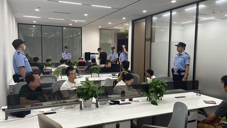 成都这帮搞诈骗的，这次算是彻底栽了，45个人的团伙，伪装成正规的人力资源公司，打