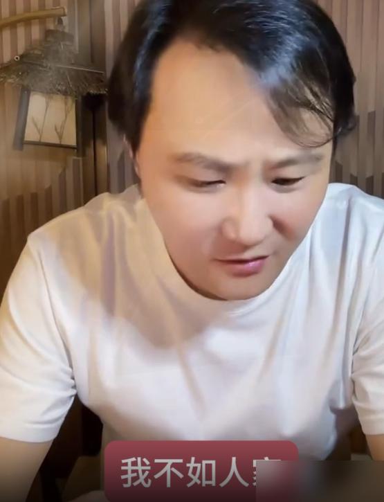 闫云达直播讲当年艺术理念不合才离开德云社，这事，就离谱。
 
谁能想到，当年靠猥