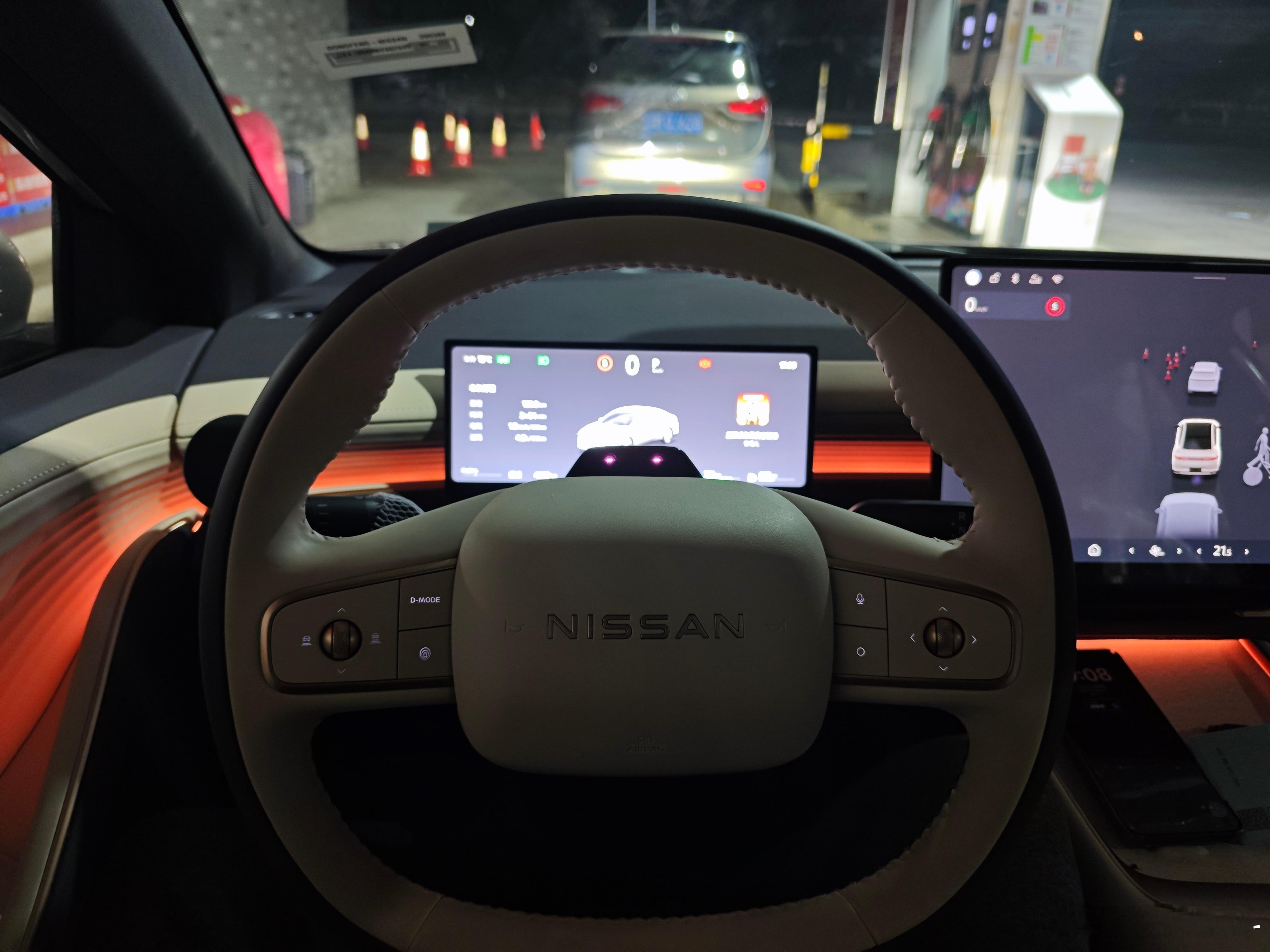 东风日产N6这氛围灯什么水平？256色的LED光源隐藏在凹槽中，通过水波纹造型的