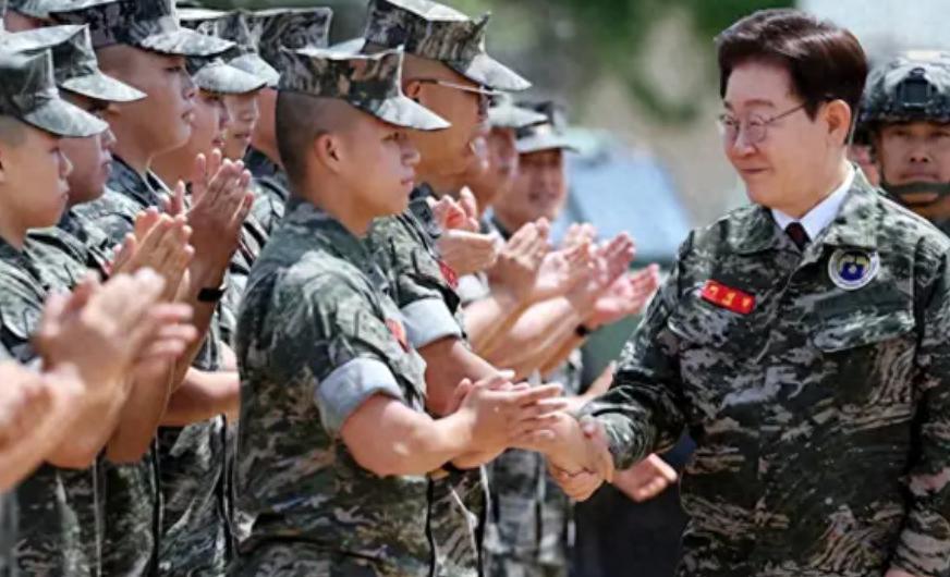 李在明登延坪岛本该聚焦朝韩对峙，却突然点名中国渔船，要求“常态化部署执法船”驱赶