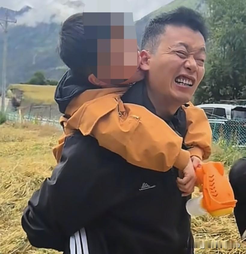 秋爸带着秋天完成26天长途出行，旅途正式画上句号。
 
秋爸感慨，读书可以认识世