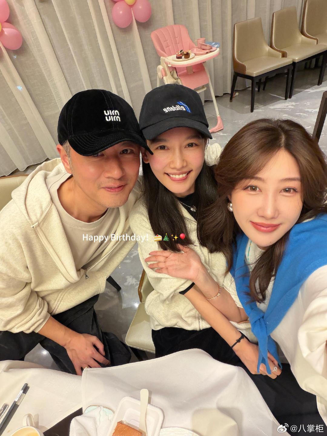 任重两鬓白发任重头发白了 和好友庆祝46岁生日，两鬓白发引起网友热议，评论区网友