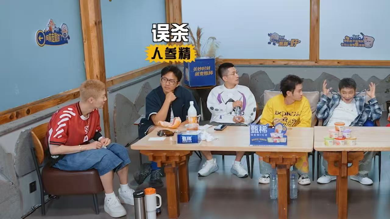邓超鹿晗在忙什么邓超鹿晗一对视就笑哈哈哈哈哈 邓超鹿晗用行动证明：尴尬的时候千万