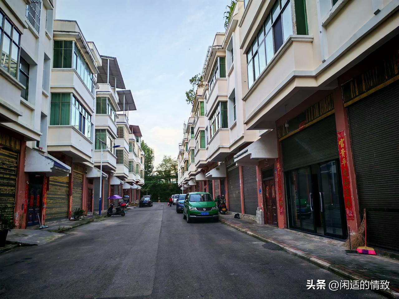 今年避暑在安顺:找房

昨天傍晚在小区散步时遇见几个重庆妹妹。他们在帮朋友找房。