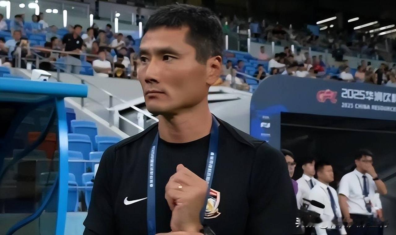 中国足坛引发重磅消息，国足主帅人选从洋帅峰回路转过渡到了土帅。据中国足协官宣，现