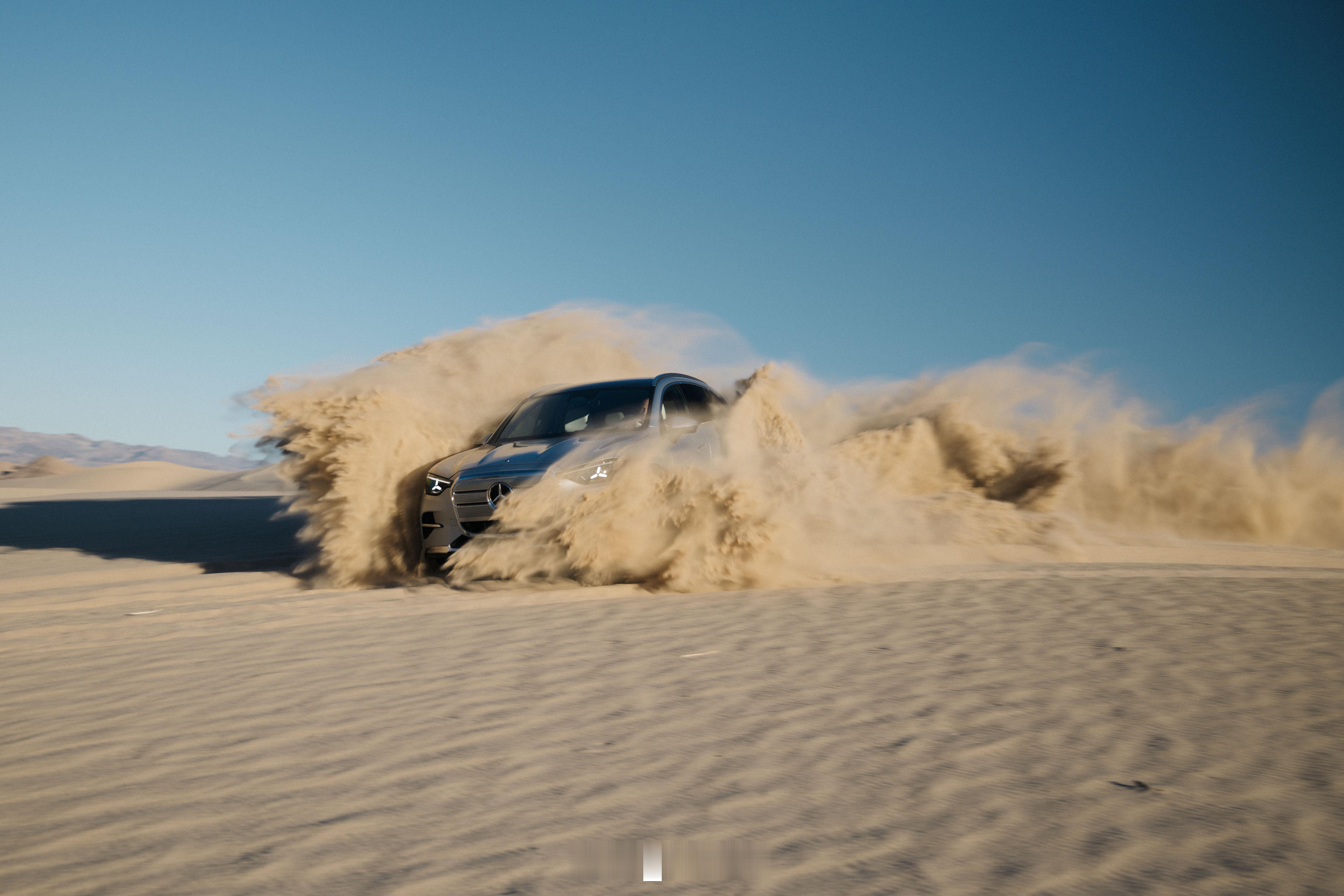 奔驰[超话]全新奔驰纯电GLC沙漠测试 全新奔驰纯电GLC开启沙漠测试 ​​​