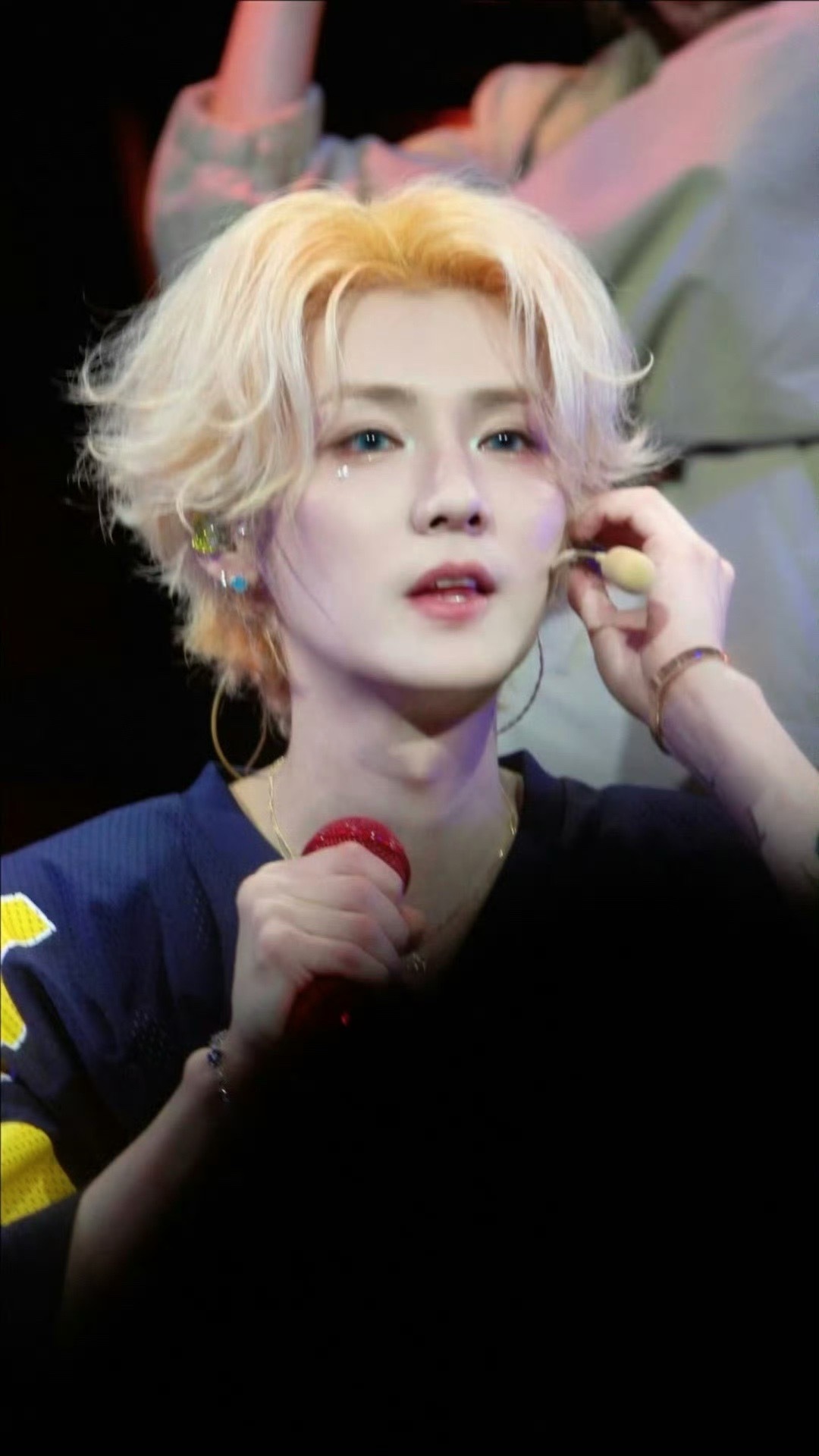 被鹿晗美得大脑迟钝怎么办鹿晗惊鸿一瞥 救命！惊鸿一瞥杀疯了，下颌线绝到神魂颠倒[