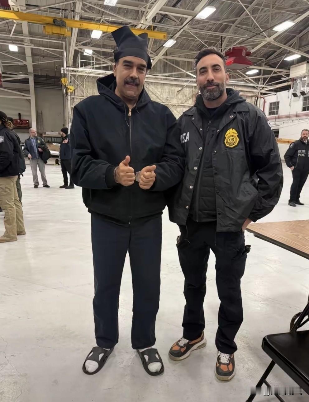 美军三角洲特种部队的行动已经把去年特朗普那场大阅兵，看着没精打采甚至有些松散的美