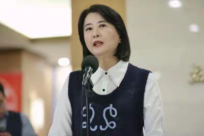 王鸿薇说话太没水准了！竟然在昨天参加江启臣的一次台中见面会上，公然讲出国民党在台