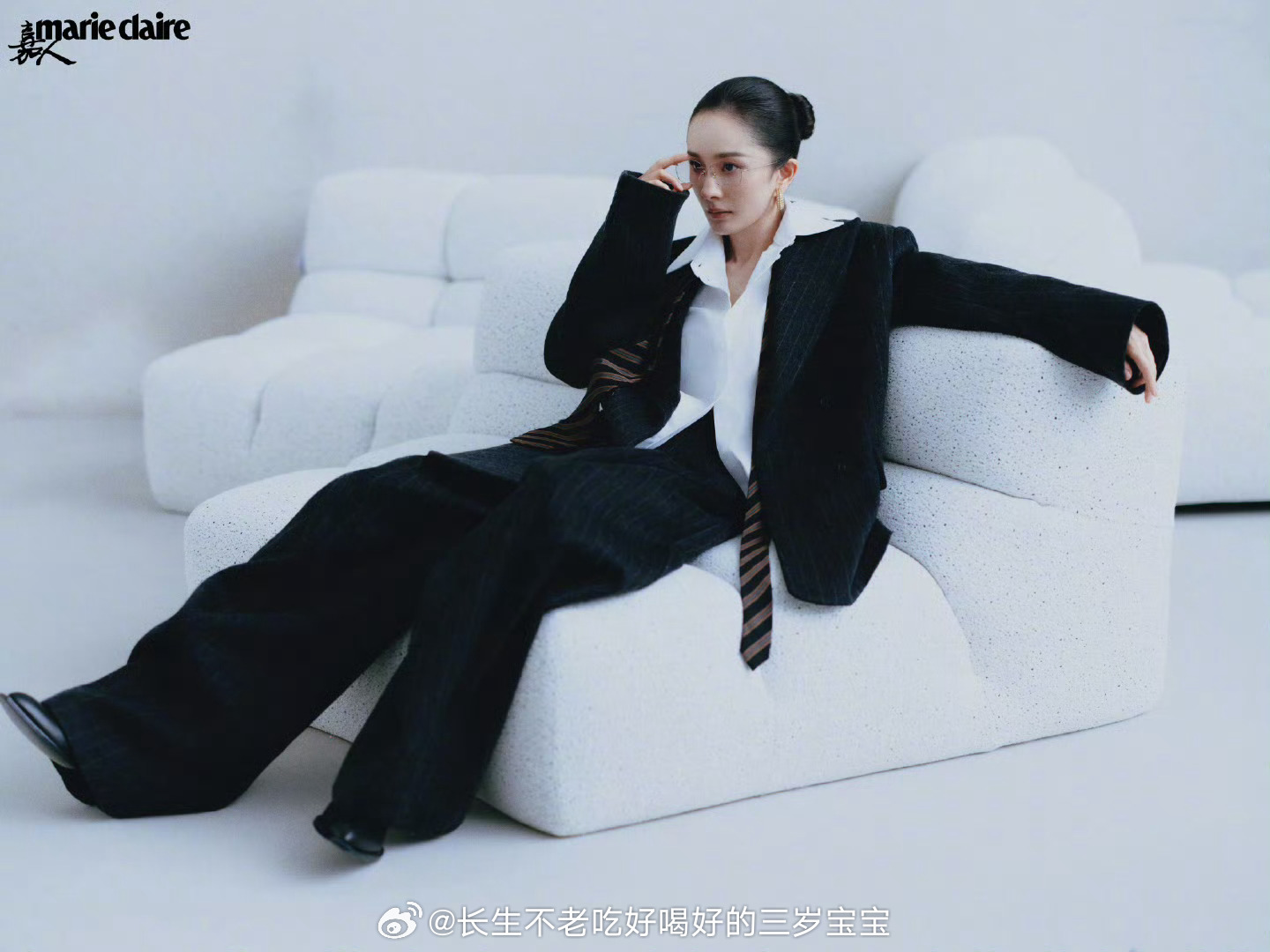 杨幂大光明 姐的“大光明”才是真·光明！这饱满的额头、流畅的脸型、优越的天鹅颈，