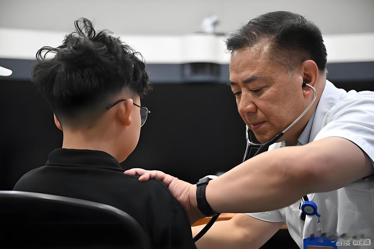 孙锟教授，现任上海交通大学医学院儿科学院院长、附属新华医院院长，兼任先天性心脏病