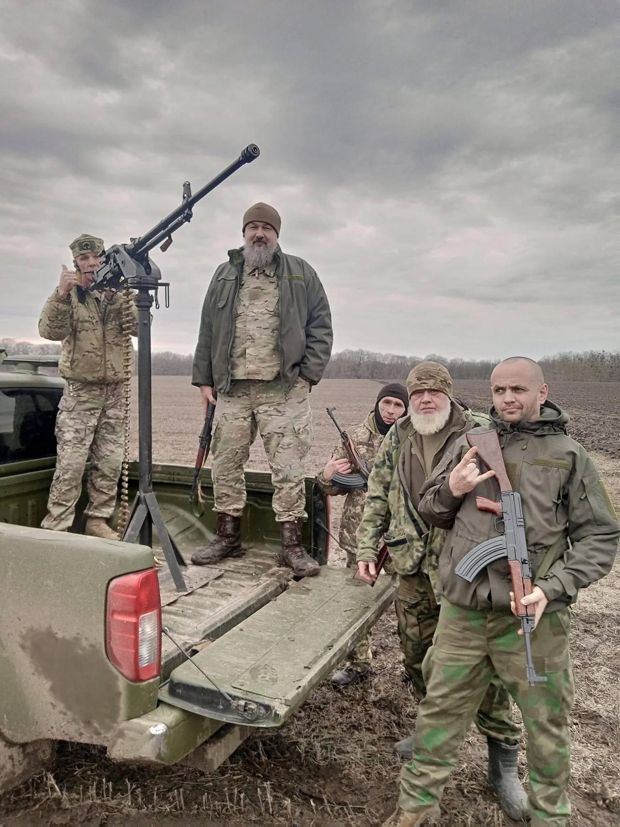 乌克兰军队使用中国Type-W85和捷克斯洛伐克 Vz.58P 步枪。