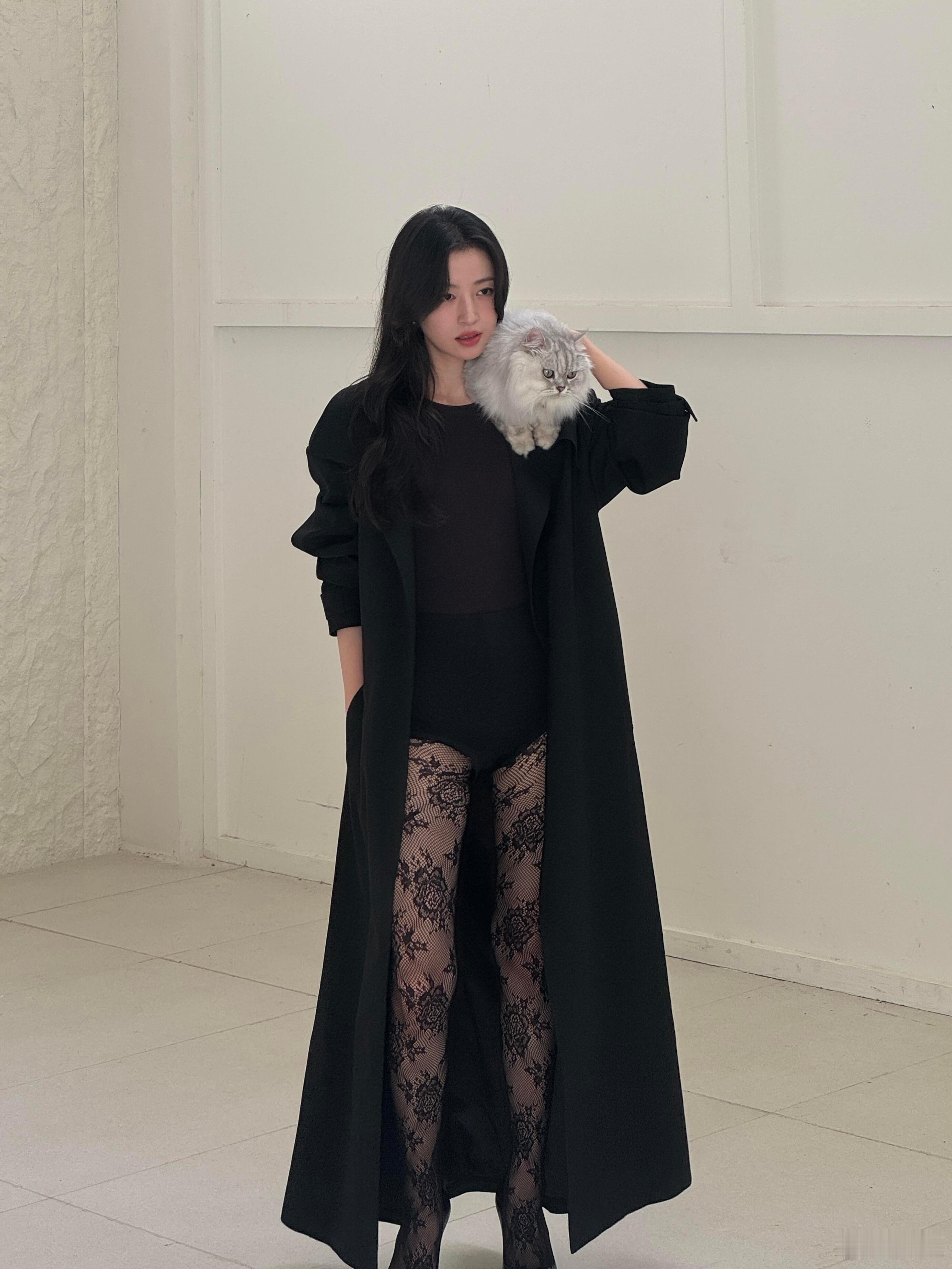 周雨彤 🖤 冬日丝袜穿搭 ​​​